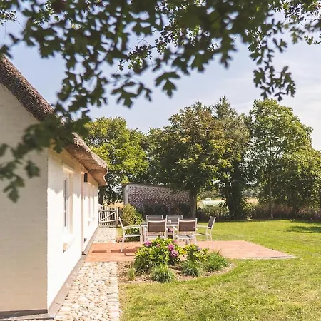 Stunning In Emmelsbuell-horsbuell Hébergement de vacances